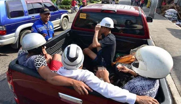 LTO-Davao: No riding at back of pick-ups policy stays
