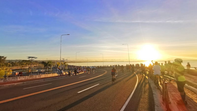Thousands of people flock to the new Davao City Coastal Road