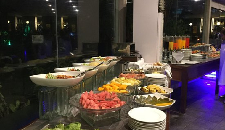 Where to Eat Buffet in Davao City : Entree at Apo View Hotel